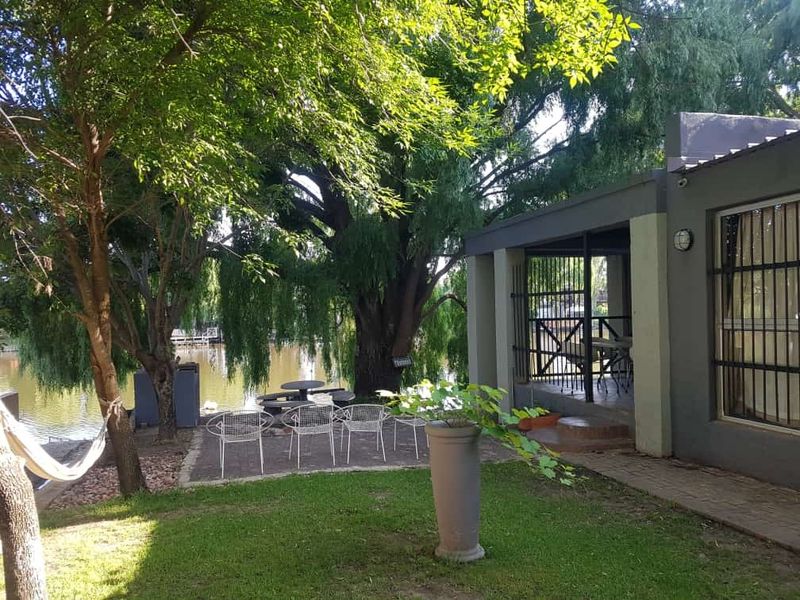 River House with boat for sale on the Modderrivier. - Photo 4