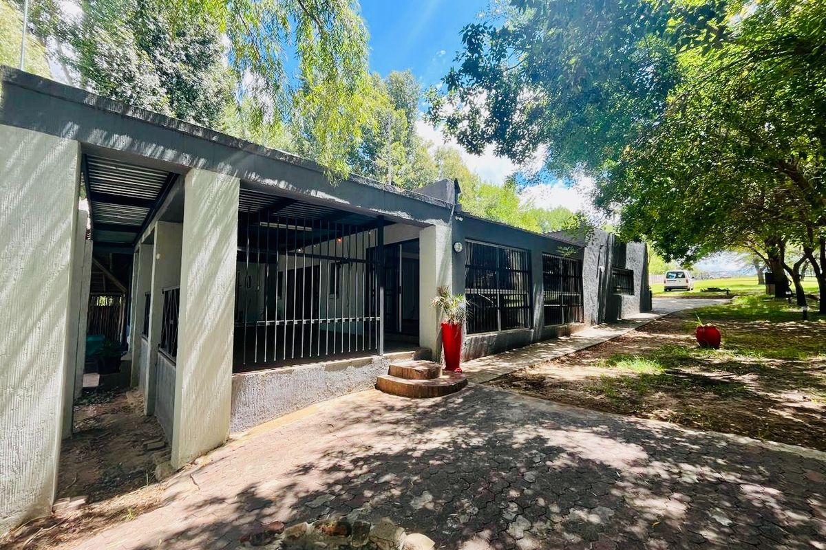 River House with boat for sale on the Modderrivier. - Photo 3