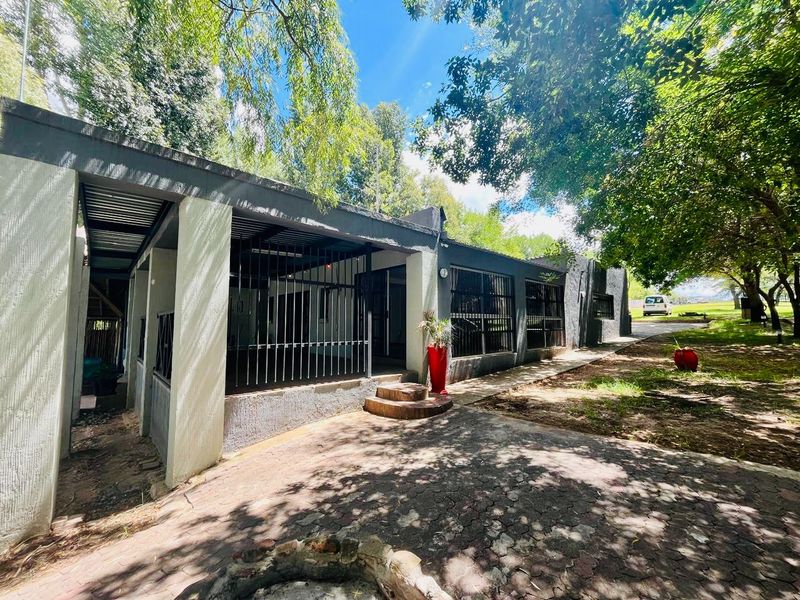 River House with boat for sale on the Modderrivier. - Photo 3