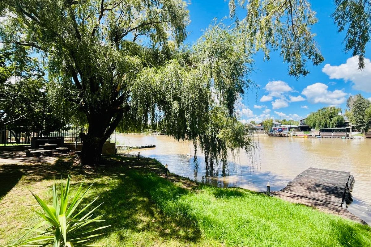 River House with boat for sale on the Modderrivier. - Photo 5