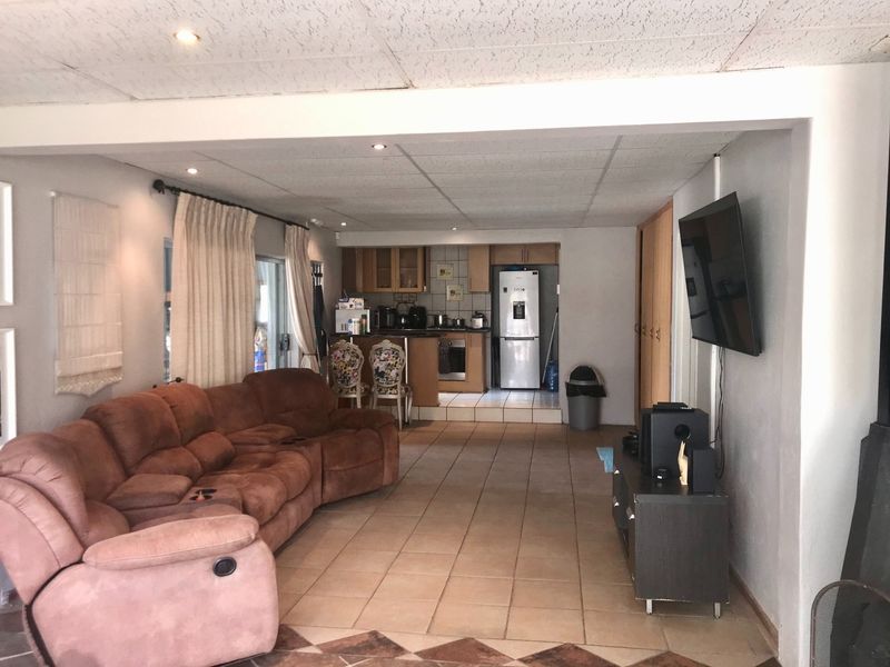 River House with boat for sale on the Modderrivier. - Photo 9