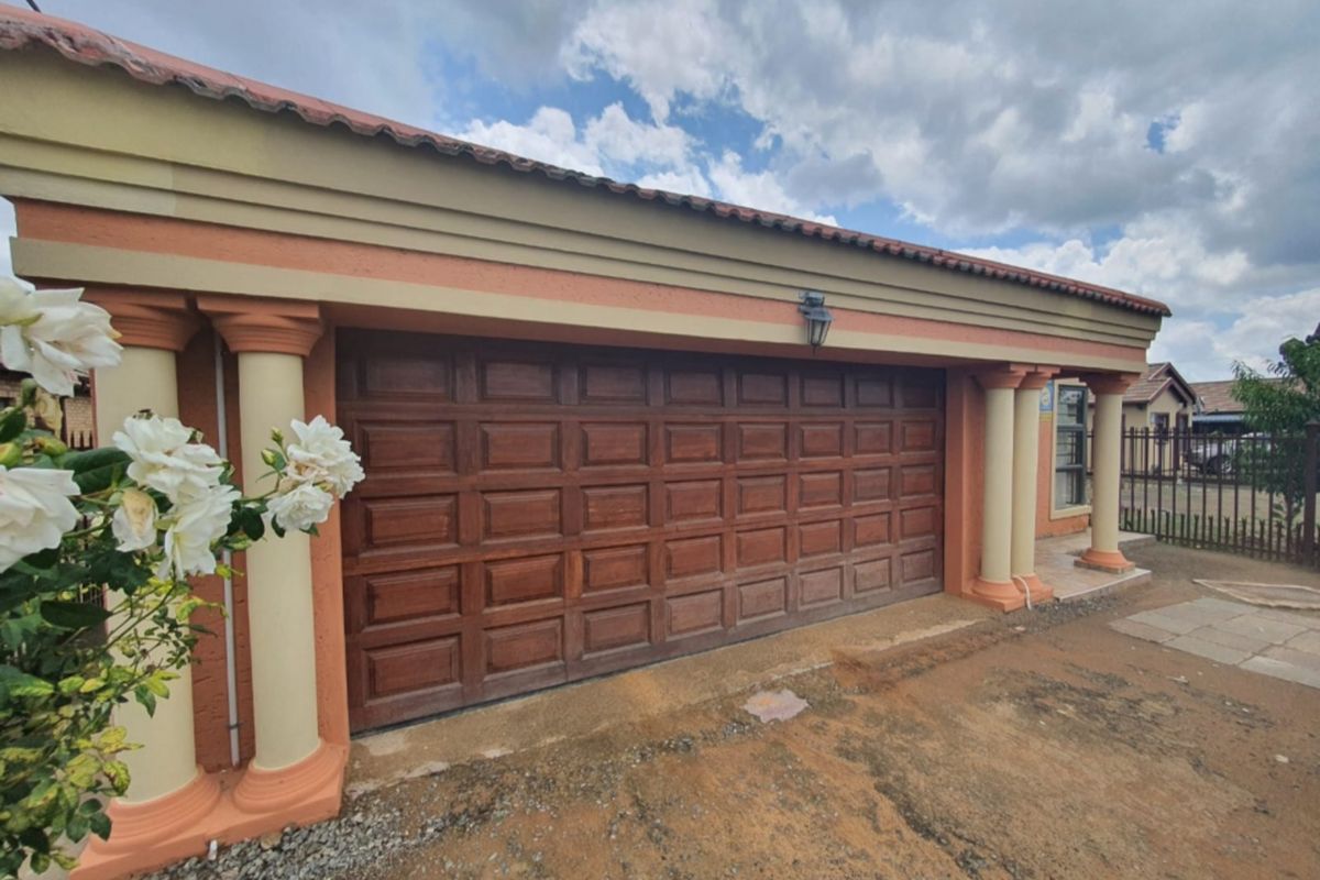 MODERN MAGNIFICENT 3 BEDROOM HOME IN PINEHAVEN! - Photo 5