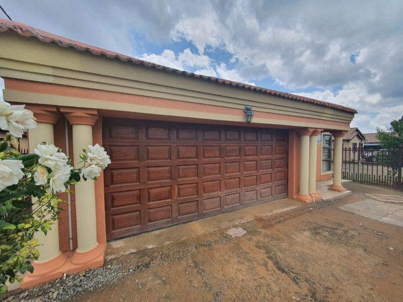 MODERN MAGNIFICENT 3 BEDROOM HOME IN PINEHAVEN! - Photo 5