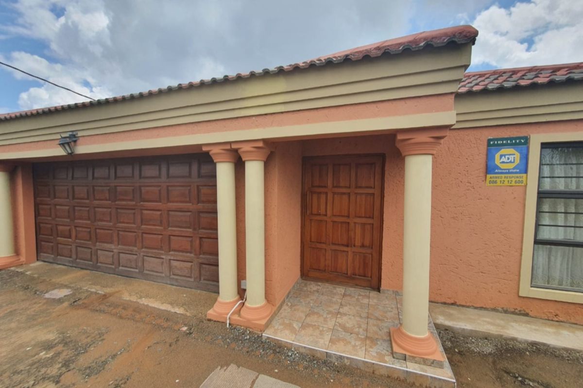 MODERN MAGNIFICENT 3 BEDROOM HOME IN PINEHAVEN! - Photo 3