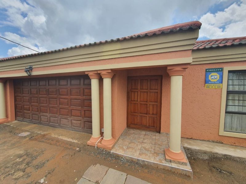 MODERN MAGNIFICENT 3 BEDROOM HOME IN PINEHAVEN! - Photo 3