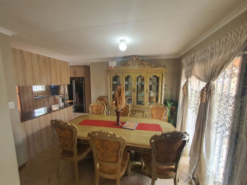 MODERN MAGNIFICENT 3 BEDROOM HOME IN PINEHAVEN! - Photo 10