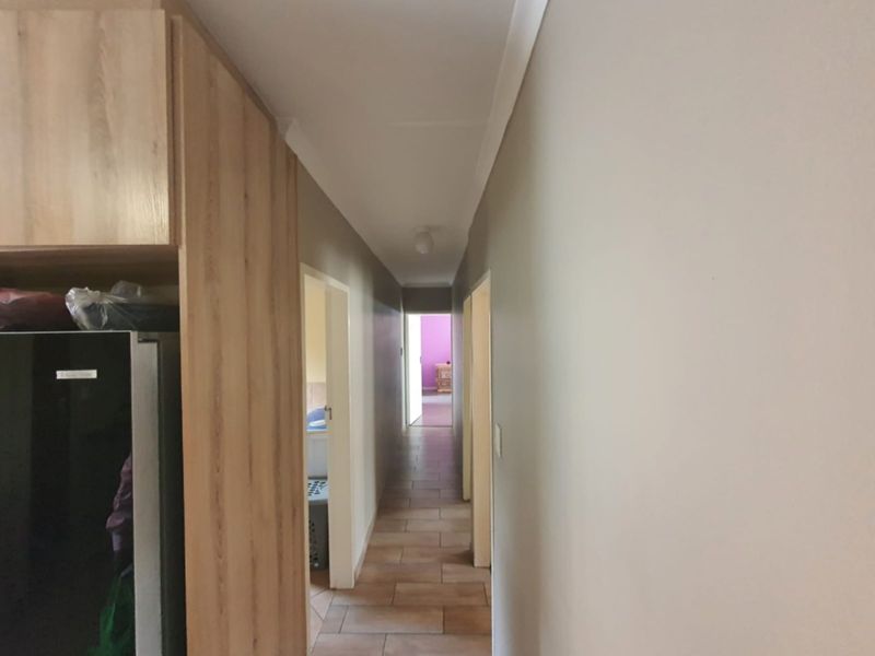 MODERN MAGNIFICENT 3 BEDROOM HOME IN PINEHAVEN! - Photo 7