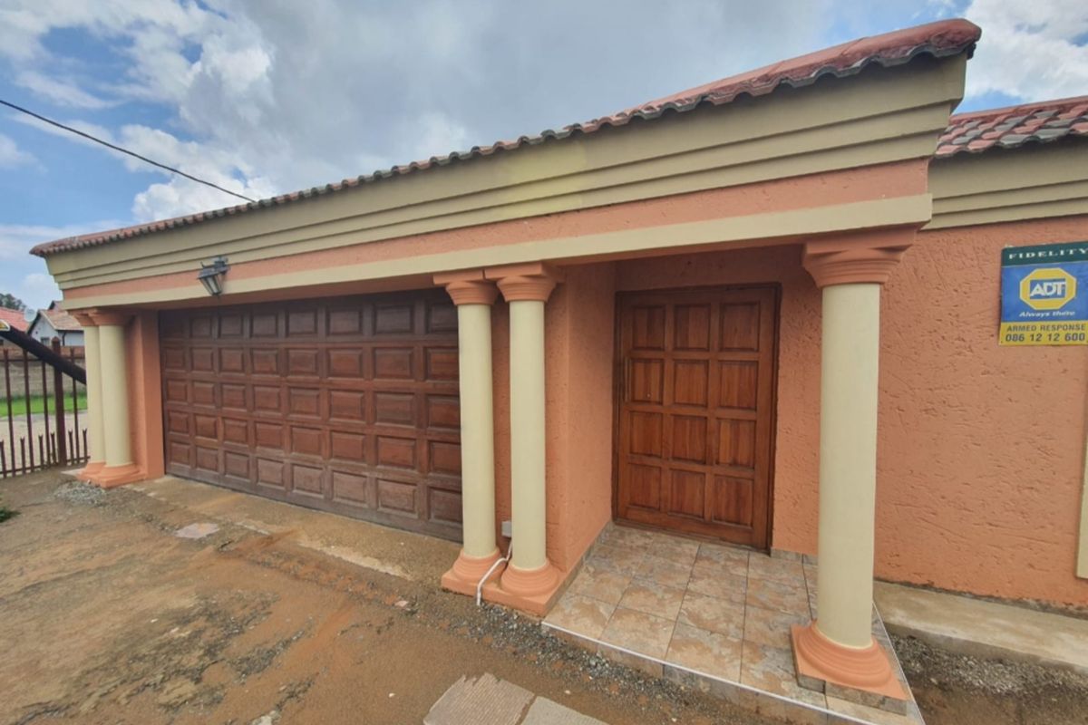 MODERN MAGNIFICENT 3 BEDROOM HOME IN PINEHAVEN! - Photo 4