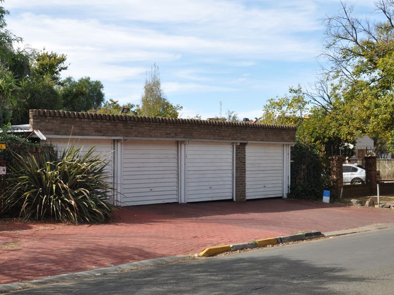 House For Sale In Bloemfontein - Photo 2