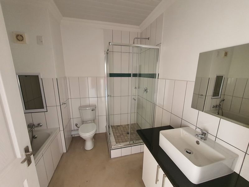 2 Bedroom Upmarket Units for Sale in Hilton - Photo 9