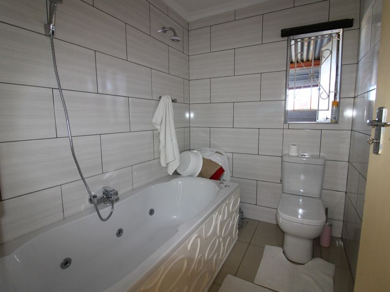 4 BEDROOM HOUSE FOR SALE IN VISTA PARK/EHRLICHPARK - Photo 10