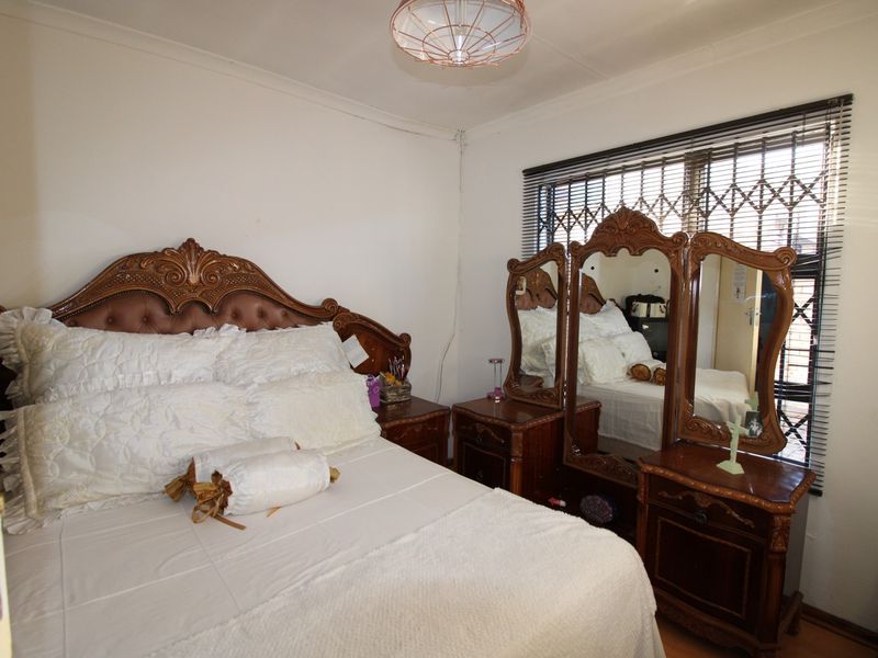 4 BEDROOM HOUSE FOR SALE IN VISTA PARK/EHRLICHPARK - Photo 9