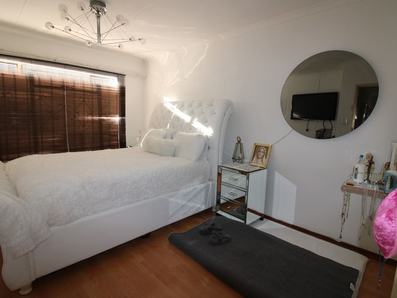 4 BEDROOM HOUSE FOR SALE IN VISTA PARK/EHRLICHPARK - Photo 8