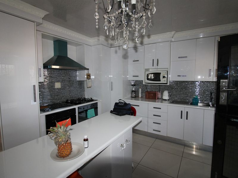 4 BEDROOM HOUSE FOR SALE IN VISTA PARK/EHRLICHPARK - Photo 7