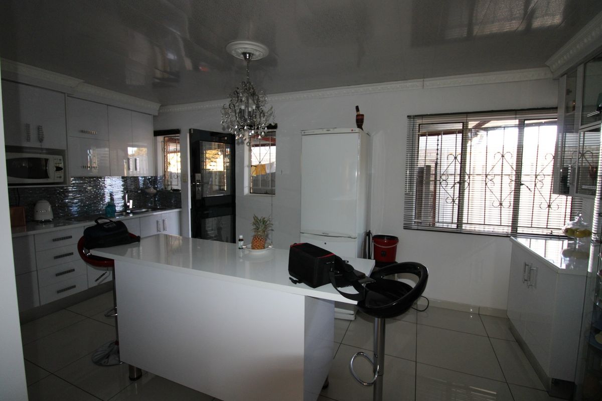 4 BEDROOM HOUSE FOR SALE IN VISTA PARK/EHRLICHPARK - Photo 4