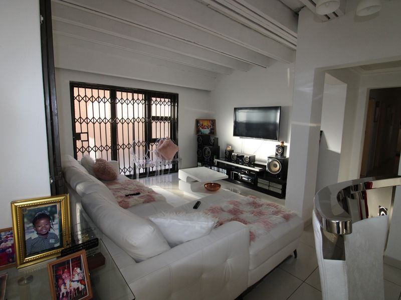 4 BEDROOM HOUSE FOR SALE IN VISTA PARK/EHRLICHPARK - Photo 3