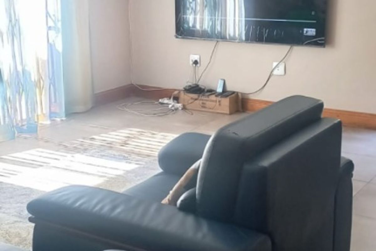 2 BEDROOM TOWNHOUSE FOR SALE - Photo 4