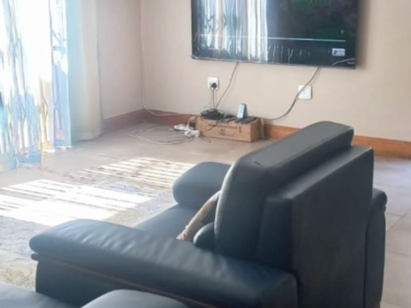 2 BEDROOM TOWNHOUSE FOR SALE - Photo 4