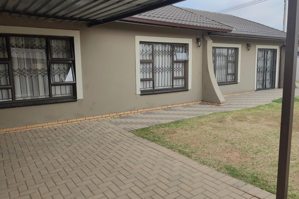 3 Bedroom House for sale in Heidedal - Photo 3