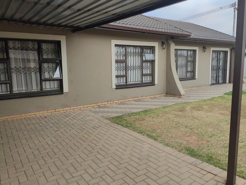 3 Bedroom House for sale in Heidedal - Photo 3