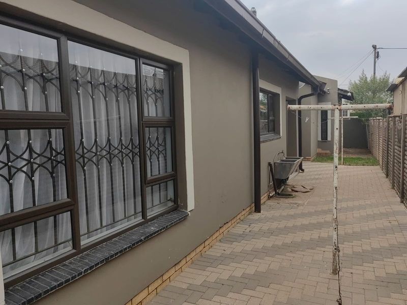 3 Bedroom House for sale in Heidedal - Photo 6