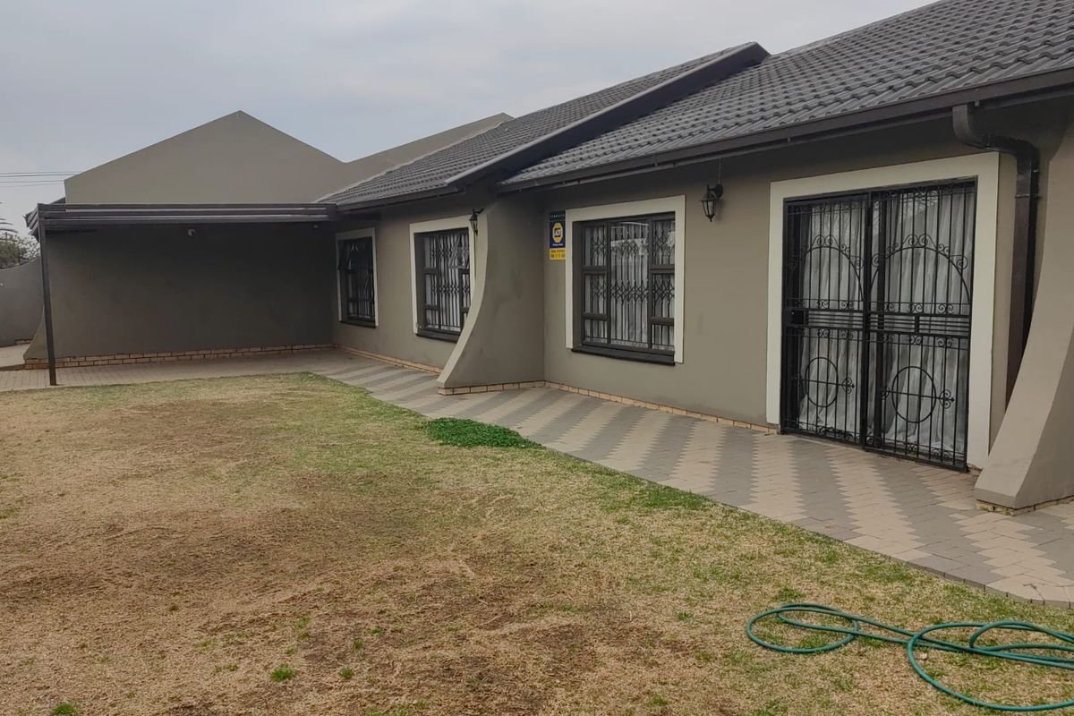 3 Bedroom House for sale in Heidedal - Photo 5
