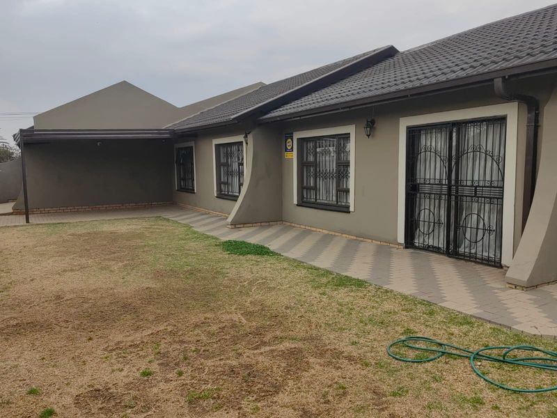 3 Bedroom House for sale in Heidedal - Photo 5