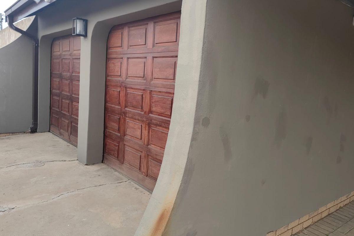3 Bedroom House for sale in Heidedal - Photo 4