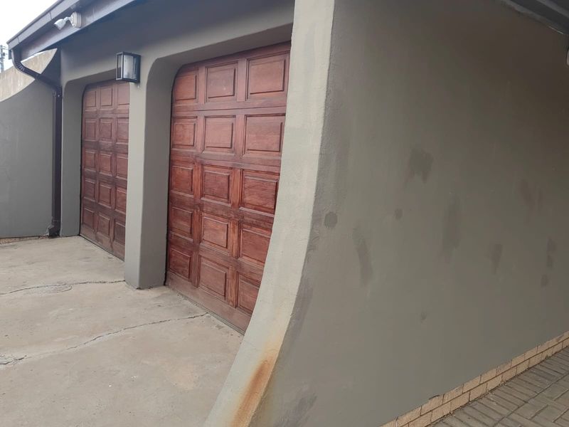 3 Bedroom House for sale in Heidedal - Photo 4