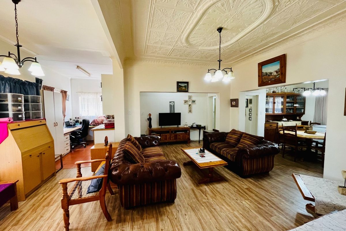 Charming Family Home for sale. - Photo 3