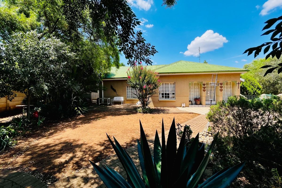 Charming Family Home for sale. - Photo 2