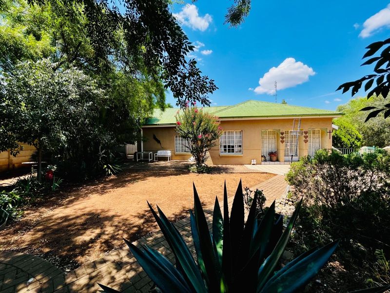 Charming Family Home for sale. - Photo 2