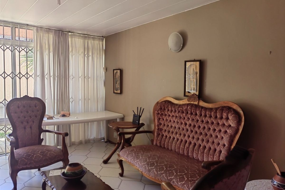 4 Bedroom Town House for sale - Photo 3