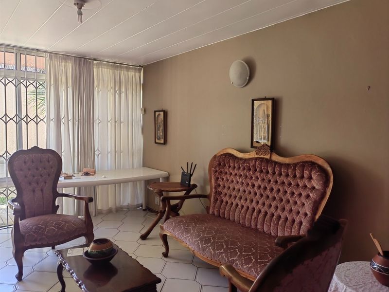 4 Bedroom Town House for sale - Photo 3