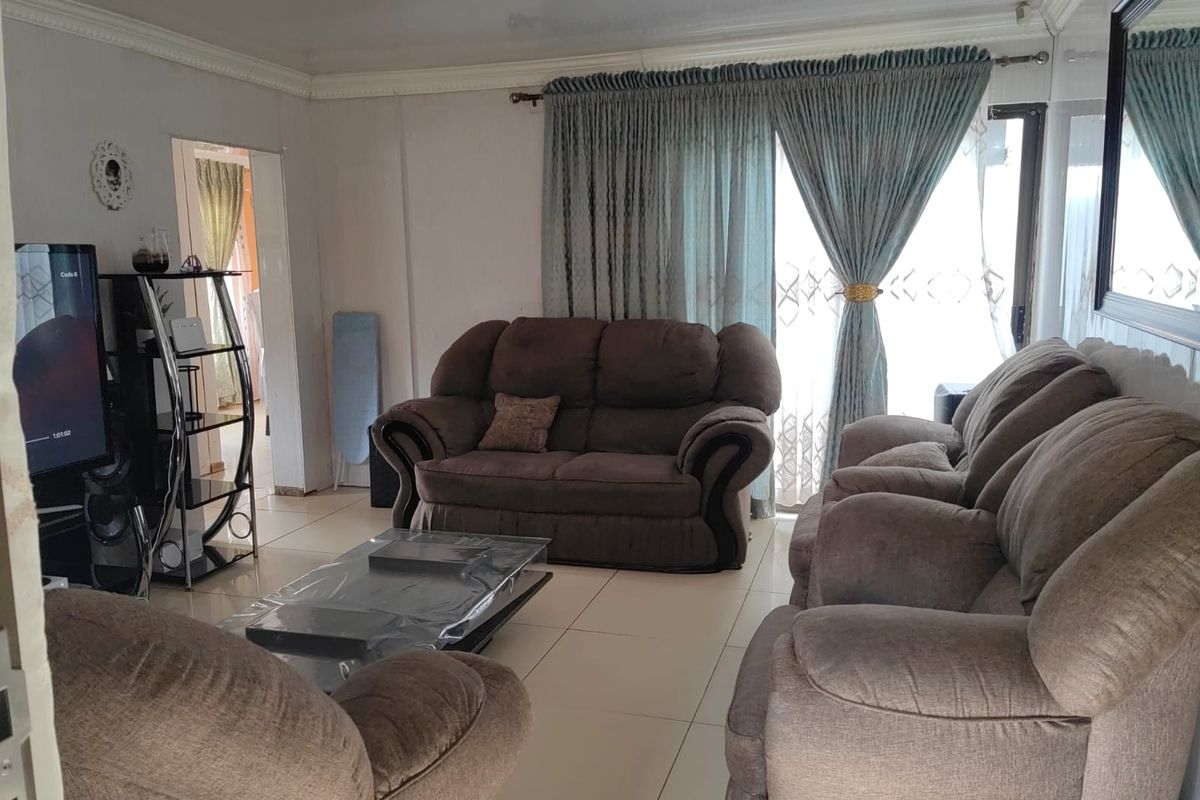 3 BEDROOM HOUSE FOR SALE IN EHRLICH PARK - Photo 4