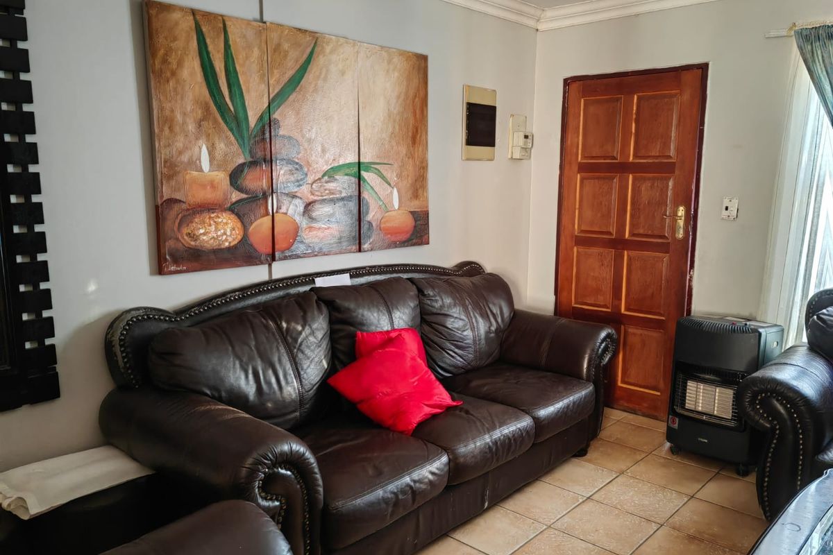 3 Bedroom House for Sale in Grasslands - Photo 2