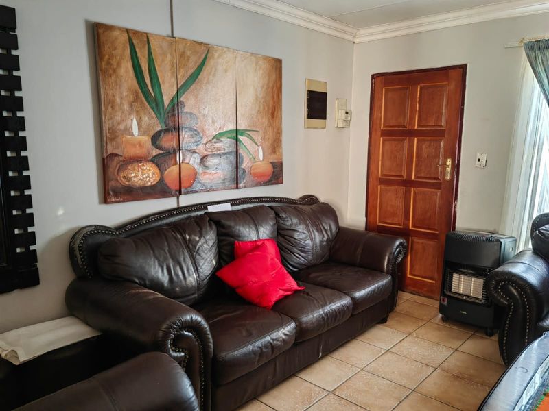 3 Bedroom House for Sale in Grasslands - Photo 2