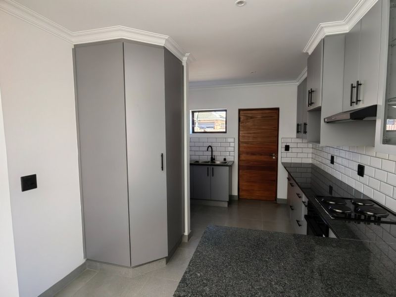 42 Three-bedroom duets for sale - Photo 10