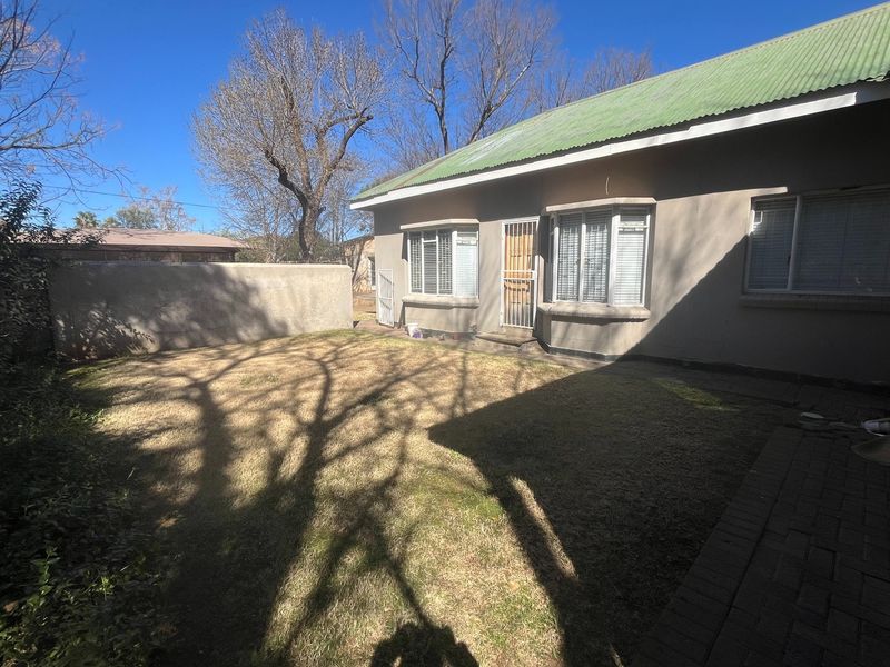 Seven Bedrooms of Endless Possibilities! - Photo 1