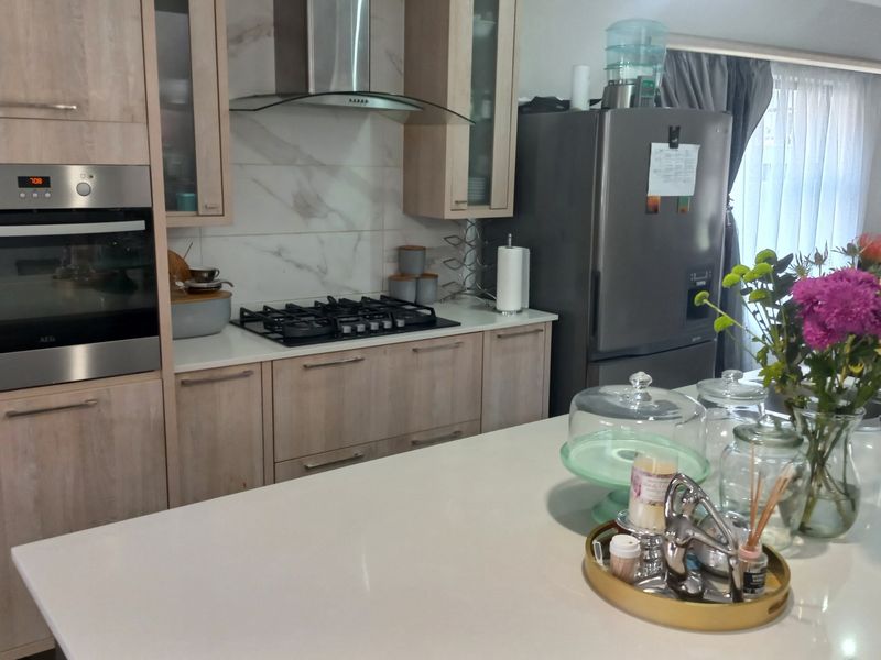 3 Bedroom Duplex Townhouse For Sale in Wild Olive - Photo 10