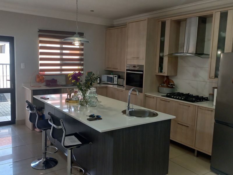 3 Bedroom Duplex Townhouse For Sale in Wild Olive - Photo 8