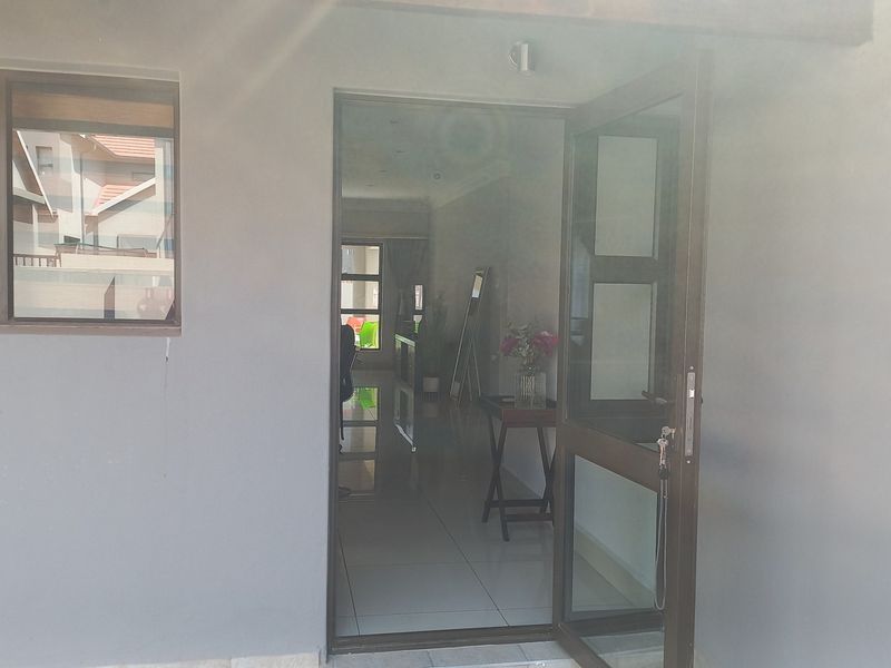 3 Bedroom Duplex Townhouse For Sale in Wild Olive - Photo 3