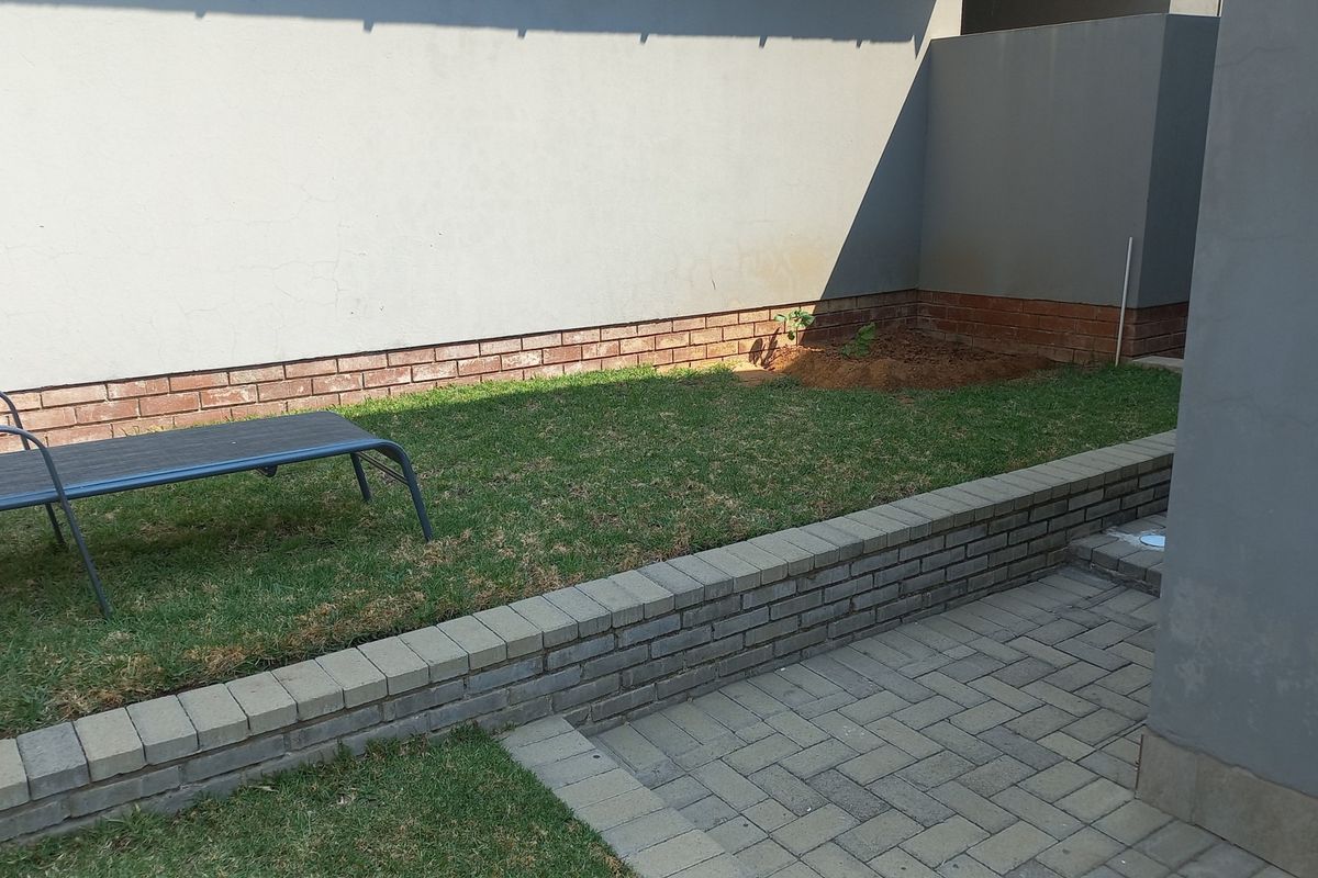 3 Bedroom Duplex Townhouse For Sale in Wild Olive - Photo 2