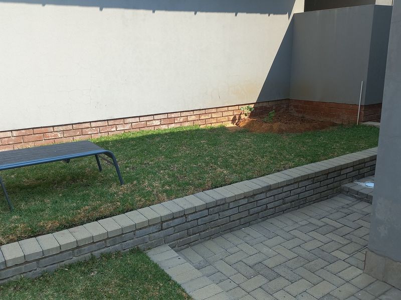 3 Bedroom Duplex Townhouse For Sale in Wild Olive - Photo 2