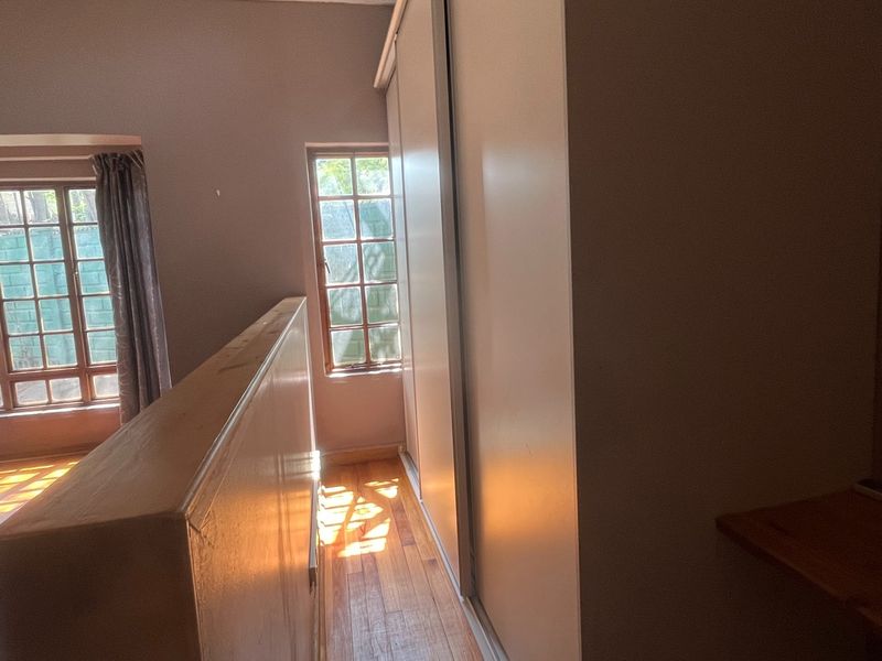 Luxurious 5-Bedroom Home for Sale in Prime Westdene Location - Photo 10