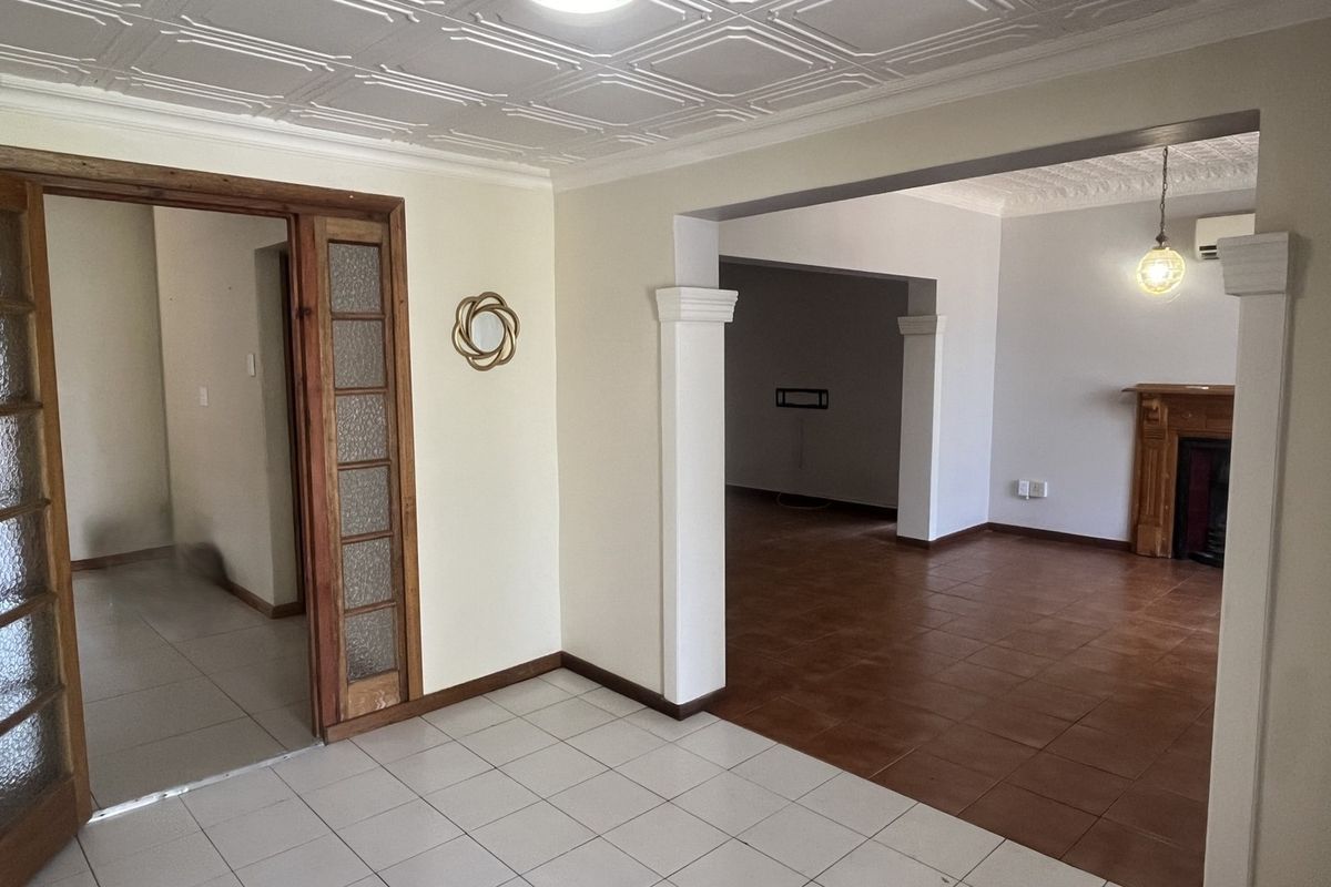 Luxurious 5-Bedroom Home for Sale in Prime Westdene Location - Photo 4