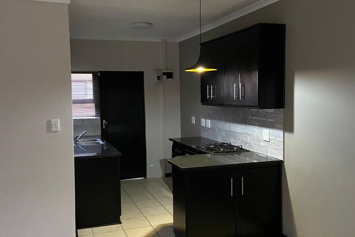 Charming 2-bedroom townhouse for sale - Photo 2