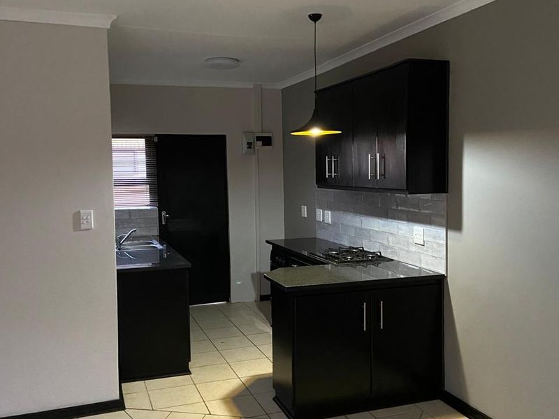 Charming 2-bedroom townhouse for sale - Photo 2