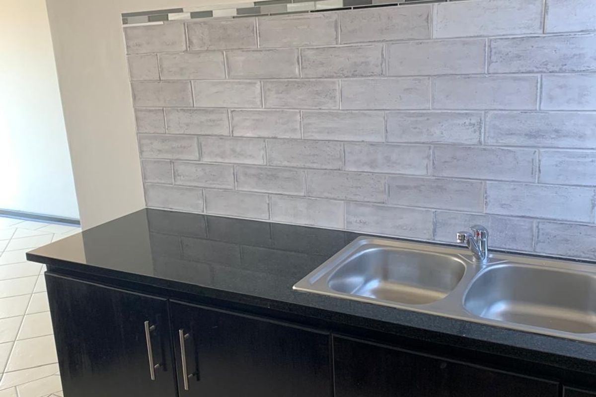 Charming 2-bedroom townhouse for sale - Photo 3