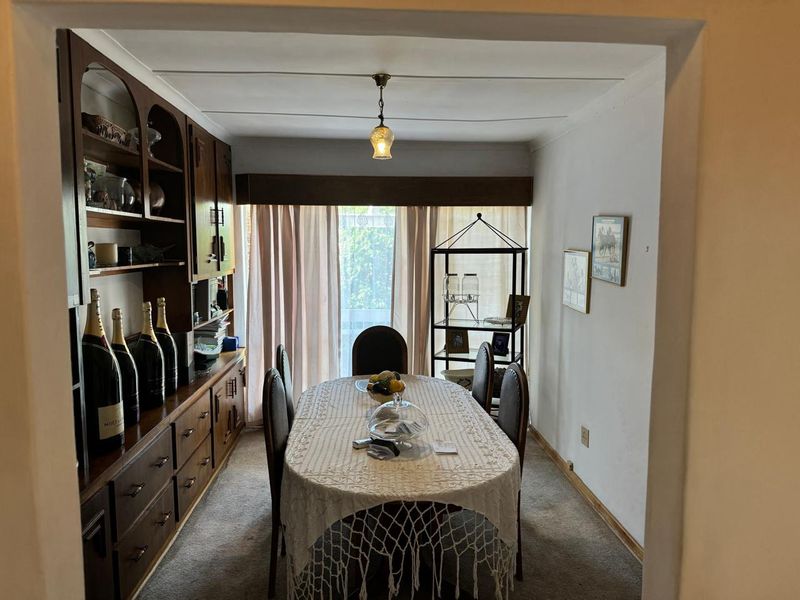 Elegant 3 Bedroom House with Garden Cottage and Flatlet in Heuwelsig - Photo 7